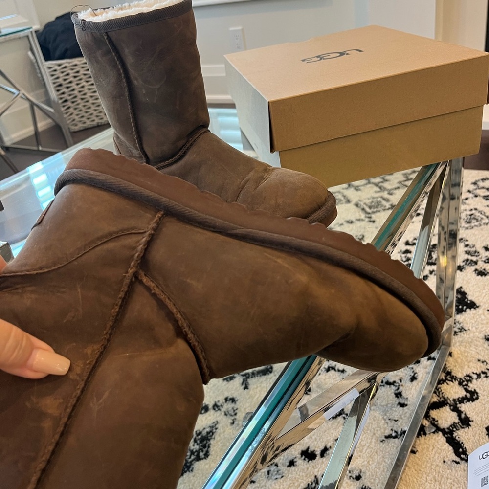 UGG Classic leather Boots - EUC size USA Size 7